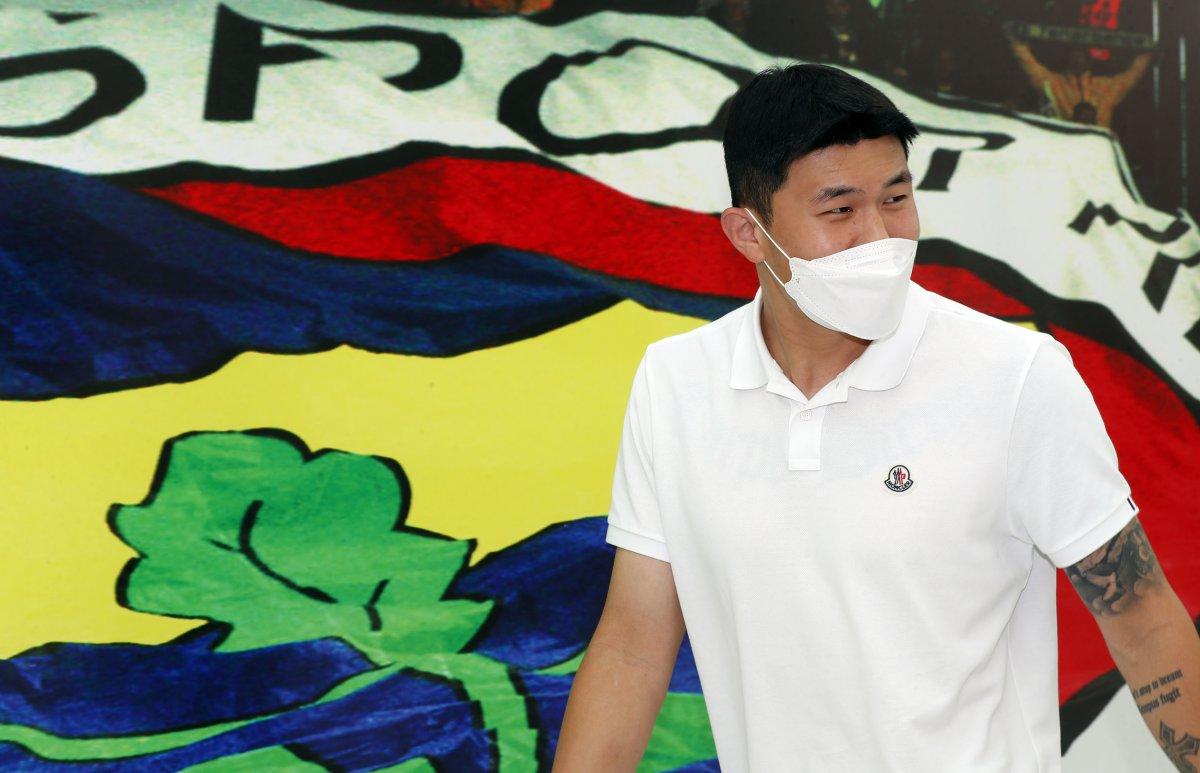 Min-Jae Kim, takım arkadaşlarıyla tanıştı