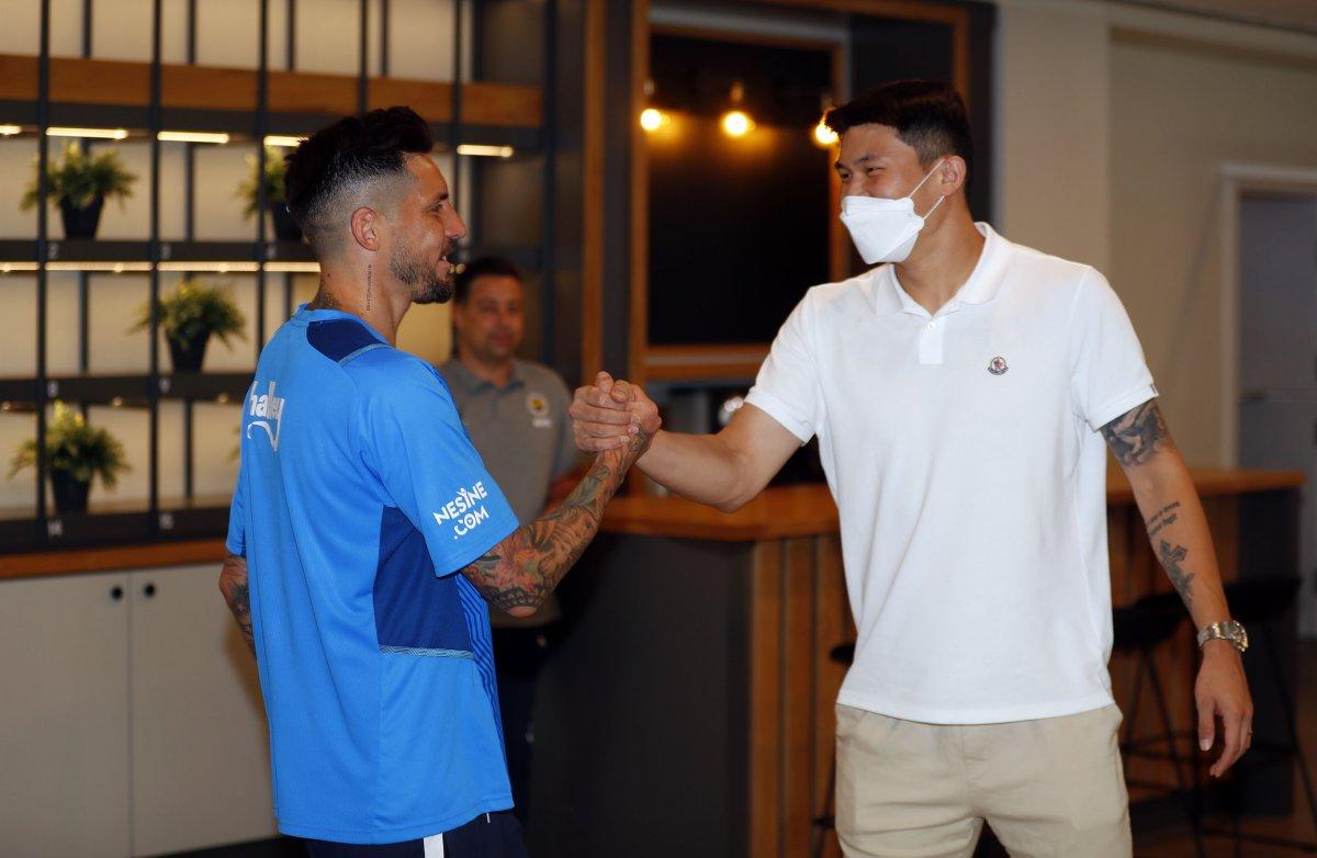 Min-Jae Kim, takım arkadaşlarıyla tanıştı