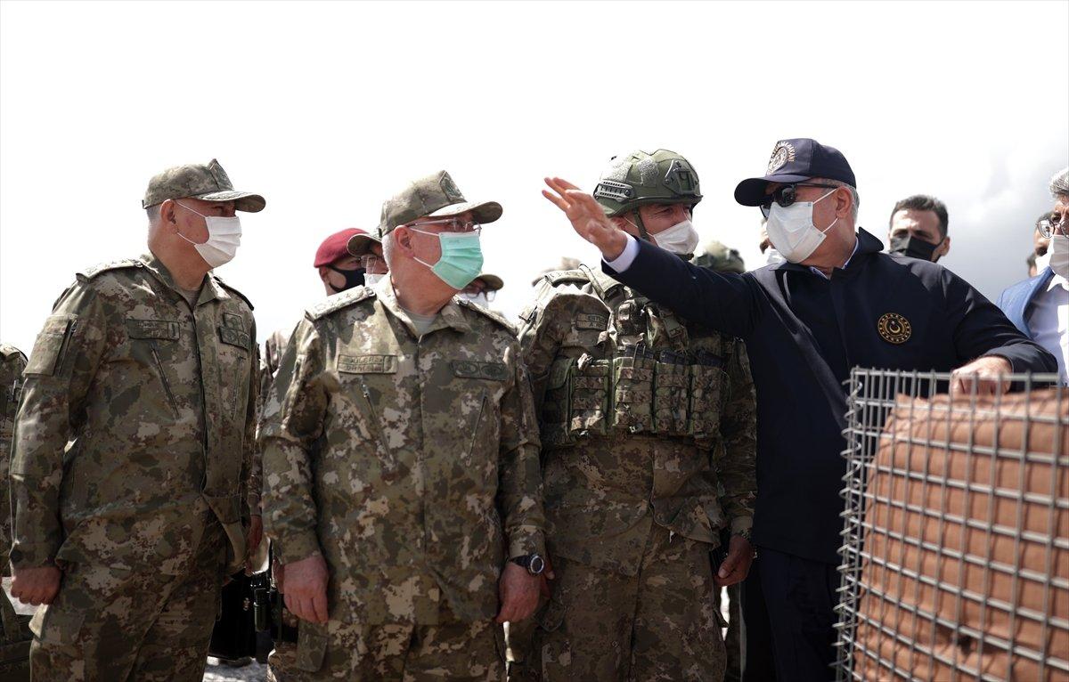 Hulusi Akar ve TSK komuta kademesi İran sınırında