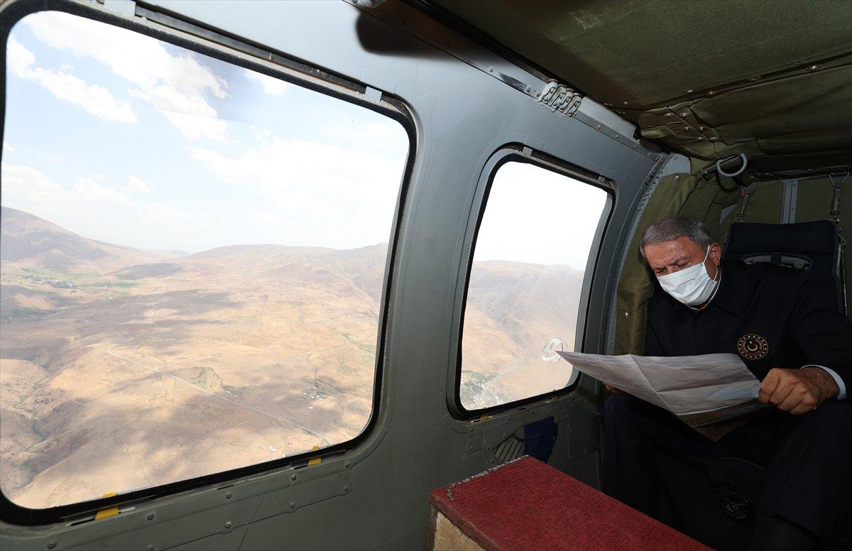 Hulusi Akar ve TSK komuta kademesi İran sınırında