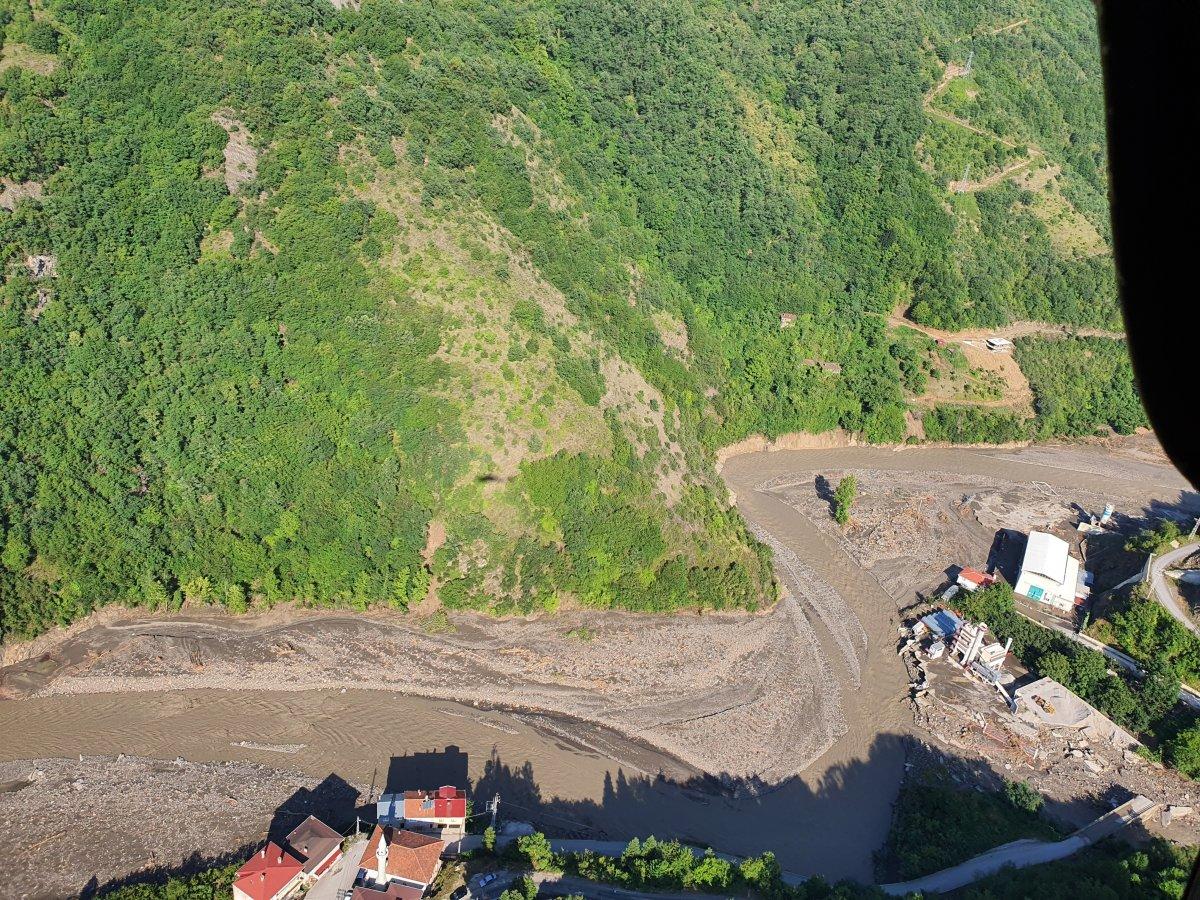 DSİ Genel Müdürü, gazeteciler ile HES alanını helikopterle inceledi