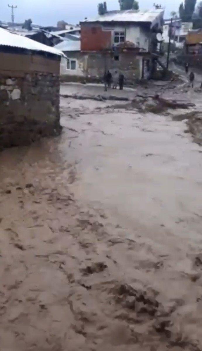 Kars’ın Sarıkamış ilçesindeki köyde sel baskını