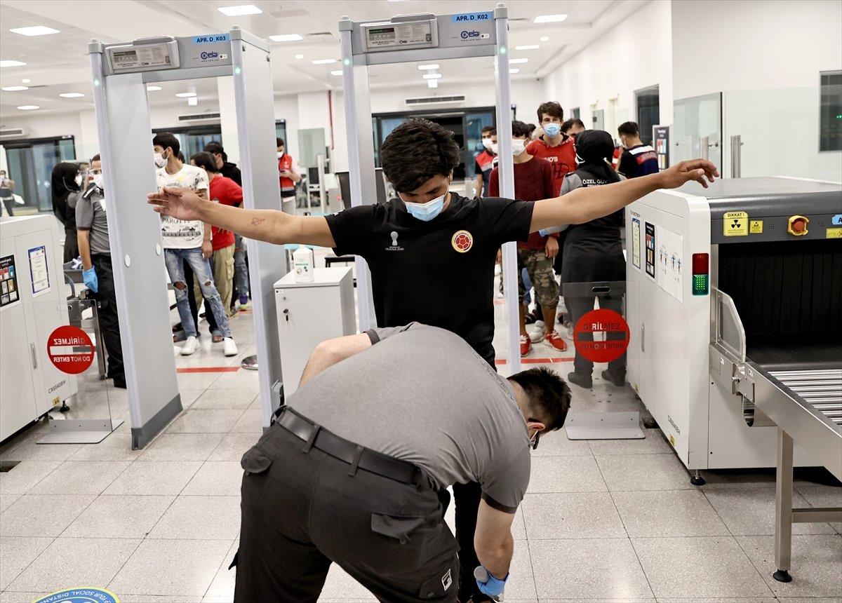 7 ayda 37 bin düzensiz göçmen sınır dışı edildi