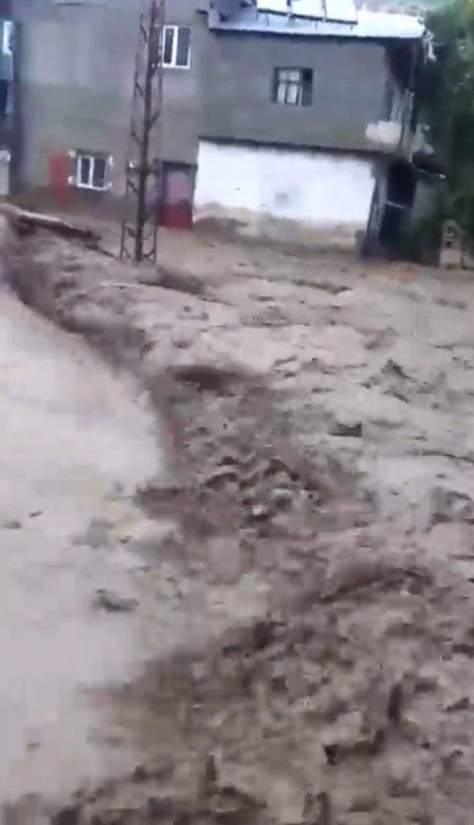 Kars’ın Sarıkamış ilçesindeki köyde sel baskını