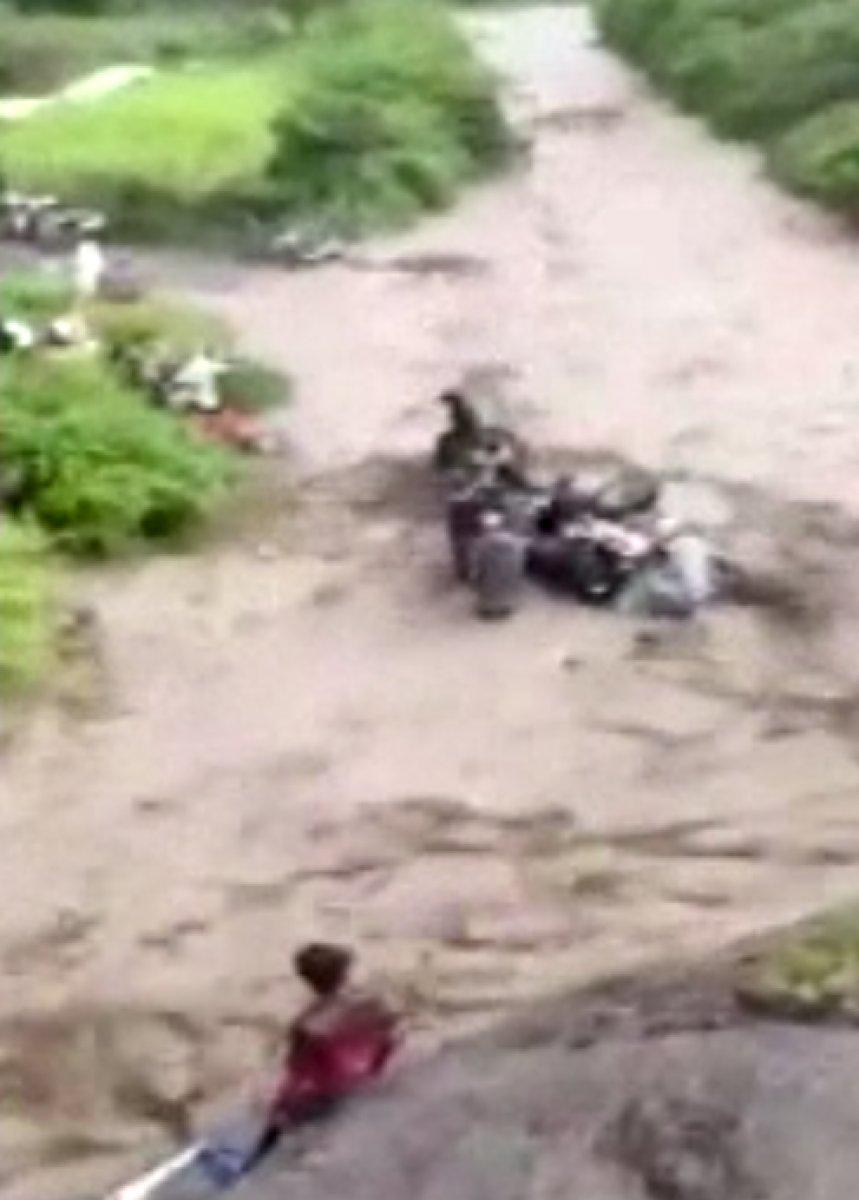 Yemen'de meydana gelen selde 5 kişi öldü