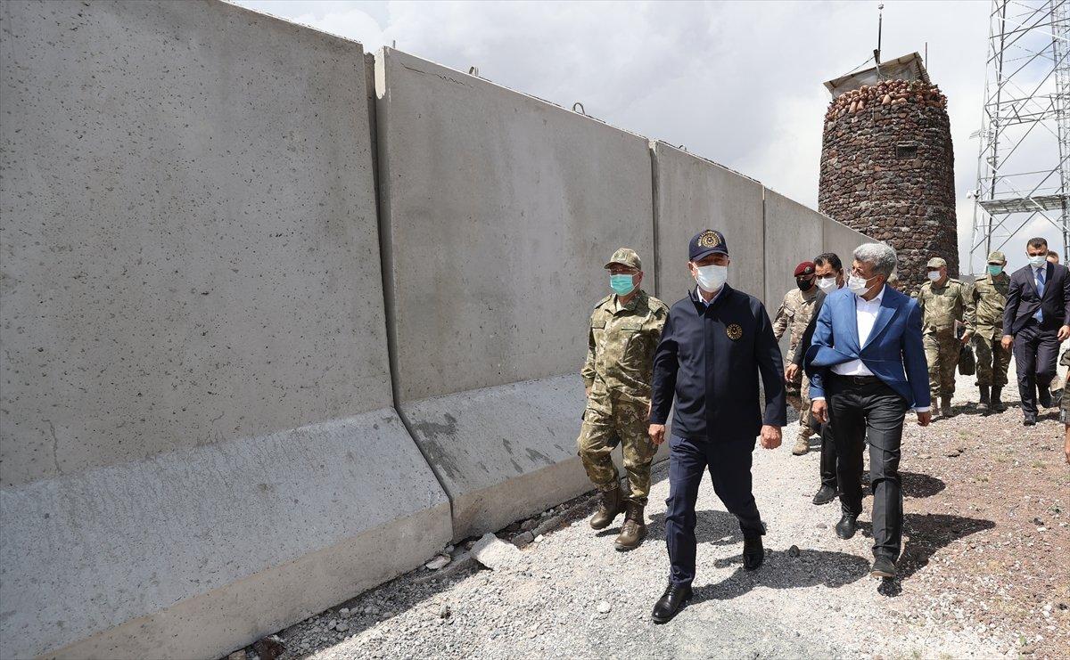 Hulusi Akar ve TSK komuta kademesi İran sınırında