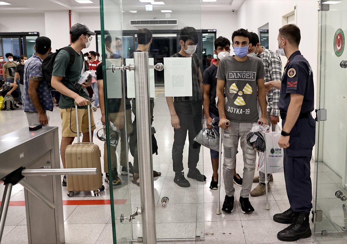 7 ayda 37 bin düzensiz göçmen sınır dışı edildi