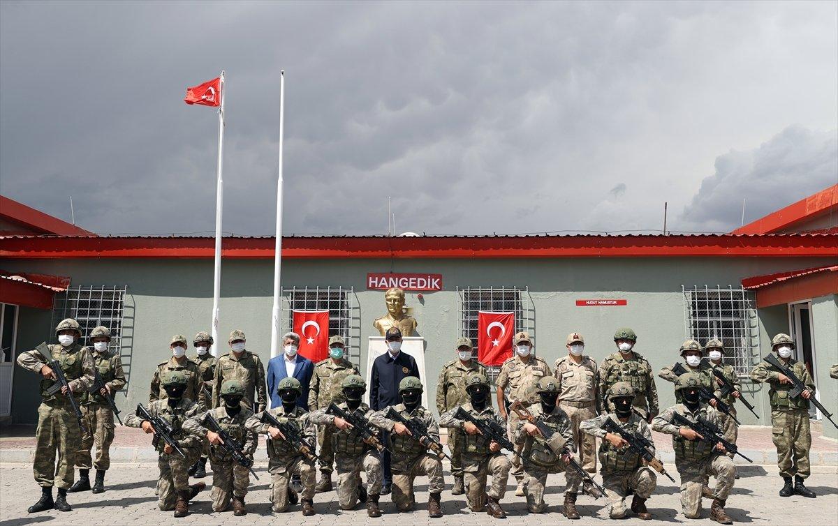 Hulusi Akar ve TSK komuta kademesi İran sınırında