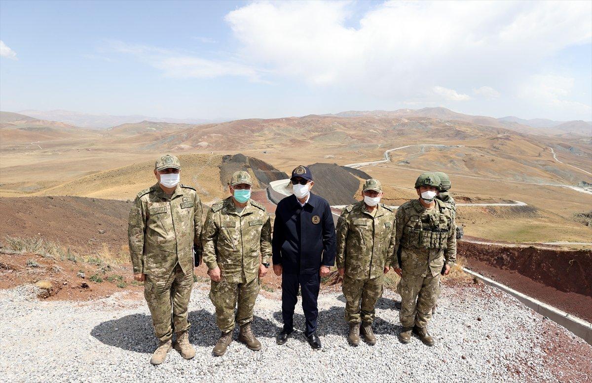 Hulusi Akar ve TSK komuta kademesi İran sınırında