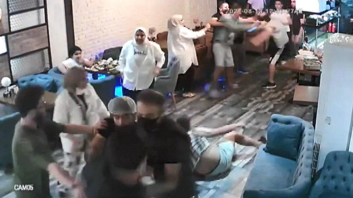 Esenyurt’ta madde bağımlısı baba ve oğlu esnafa saldırdı