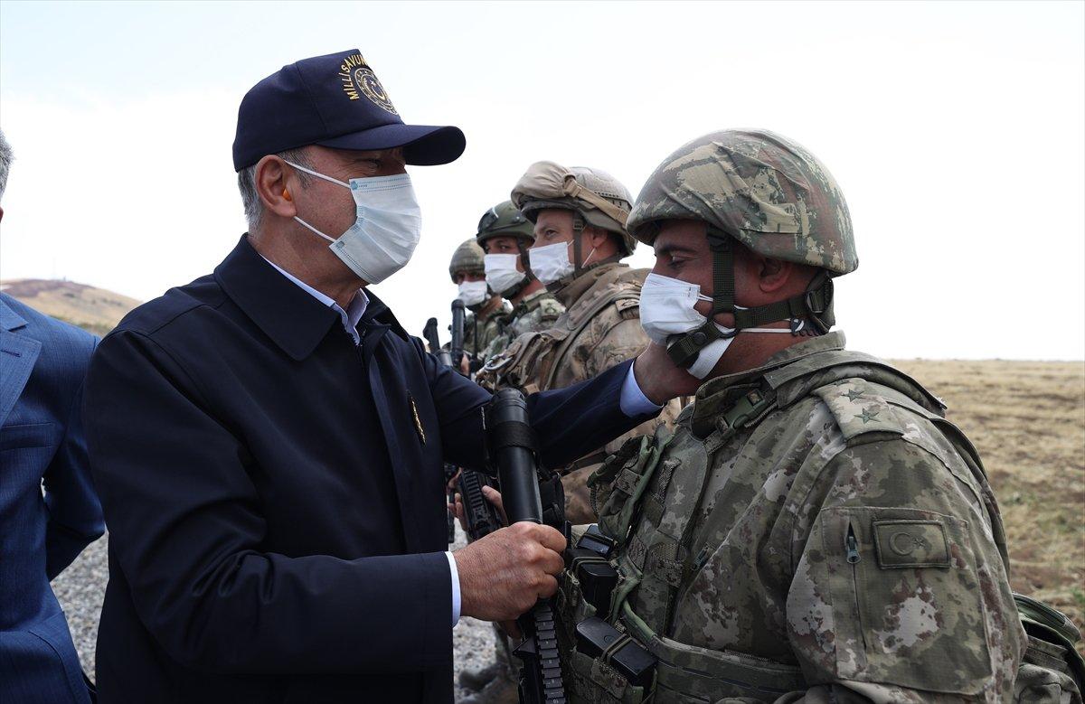Hulusi Akar ve TSK komuta kademesi İran sınırında