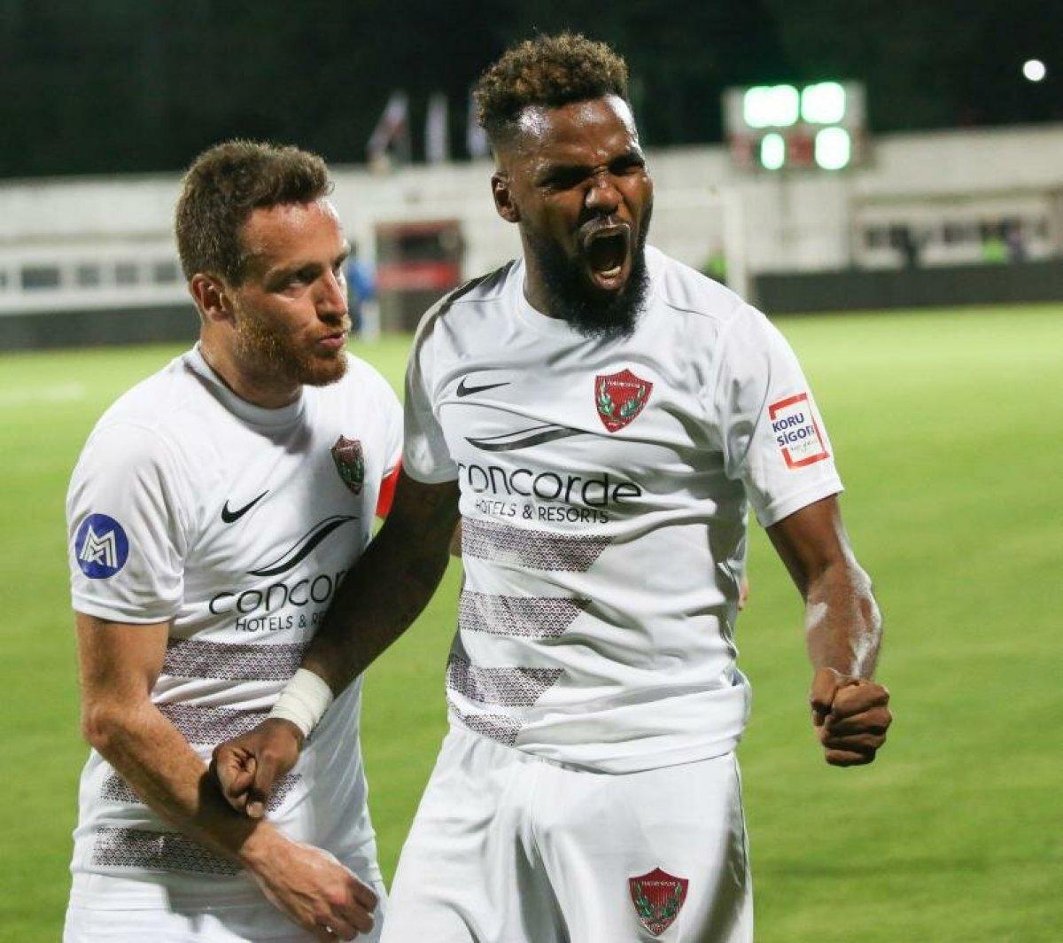 Boupendza: Fenerbahçeli taraftarların ilgisine alıştım