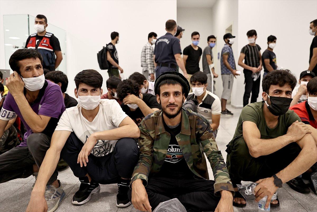 7 ayda 37 bin düzensiz göçmen sınır dışı edildi