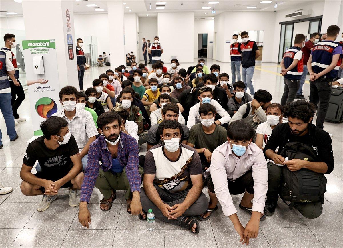 7 ayda 37 bin düzensiz göçmen sınır dışı edildi