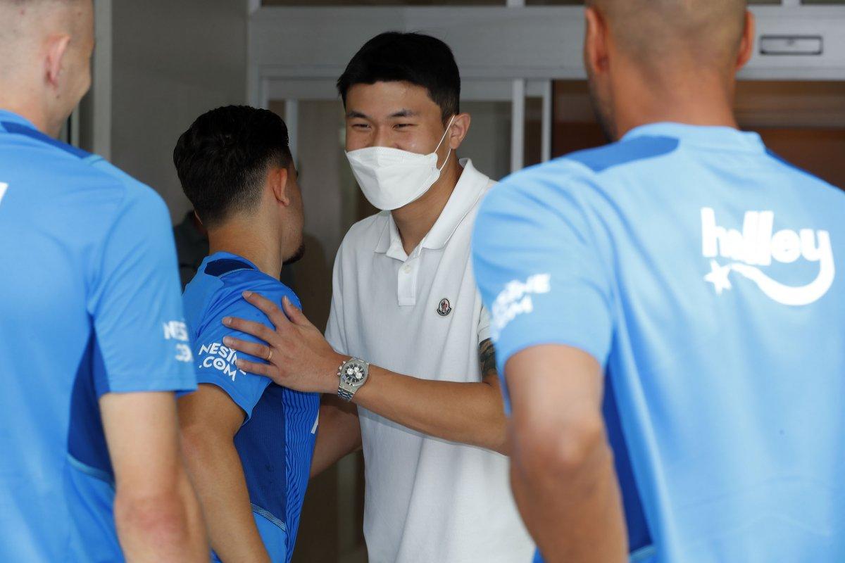 Min-Jae Kim, takım arkadaşlarıyla tanıştı