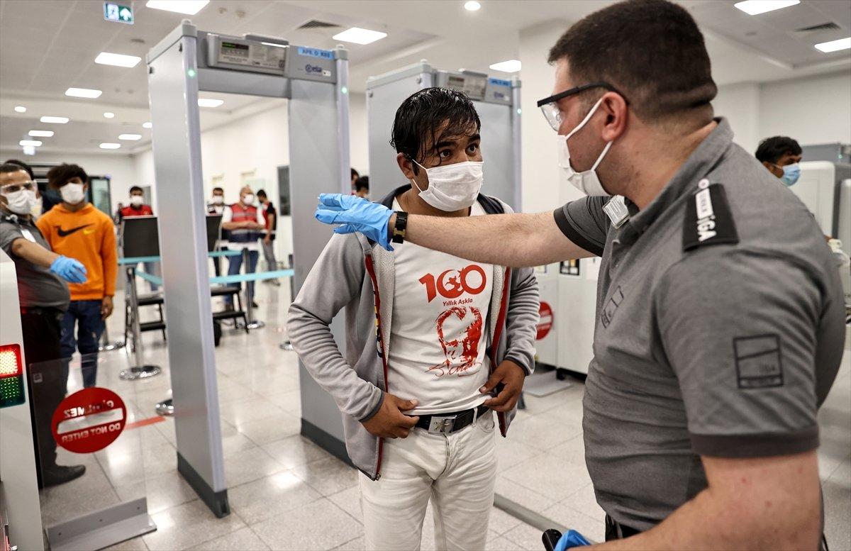 7 ayda 37 bin düzensiz göçmen sınır dışı edildi