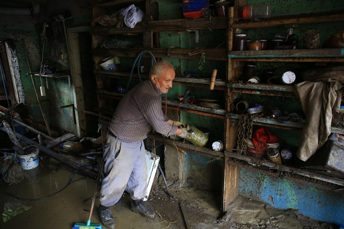 Bartın’da selzede, eşi ile helalleştiği anları gözyaşları içinde anlattı