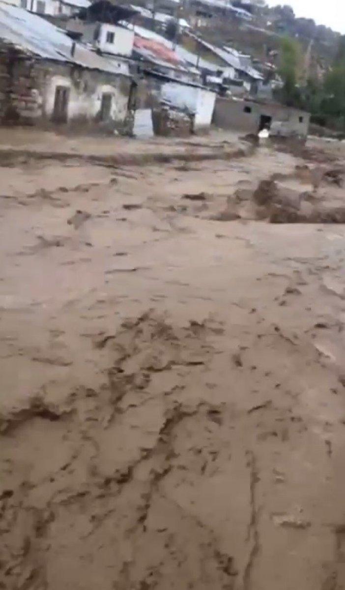 Kars’ın Sarıkamış ilçesindeki köyde sel baskını