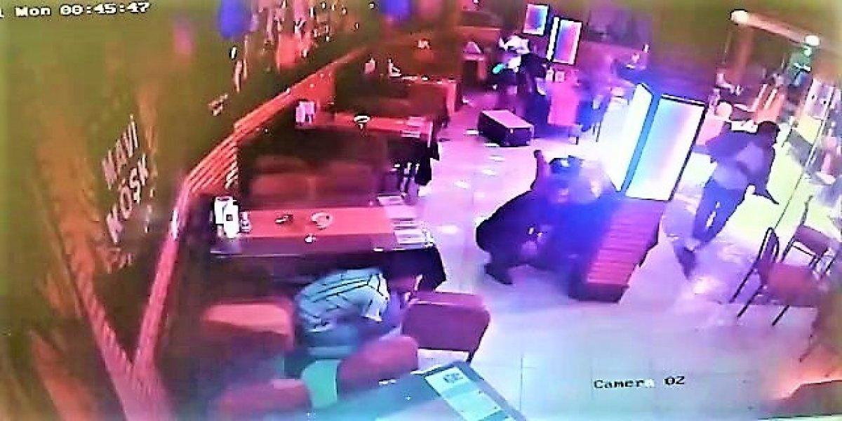 Denizli’de kız arkadaşının gazinoda çalıştığını öğrendi, silahlı çatışma çıktı