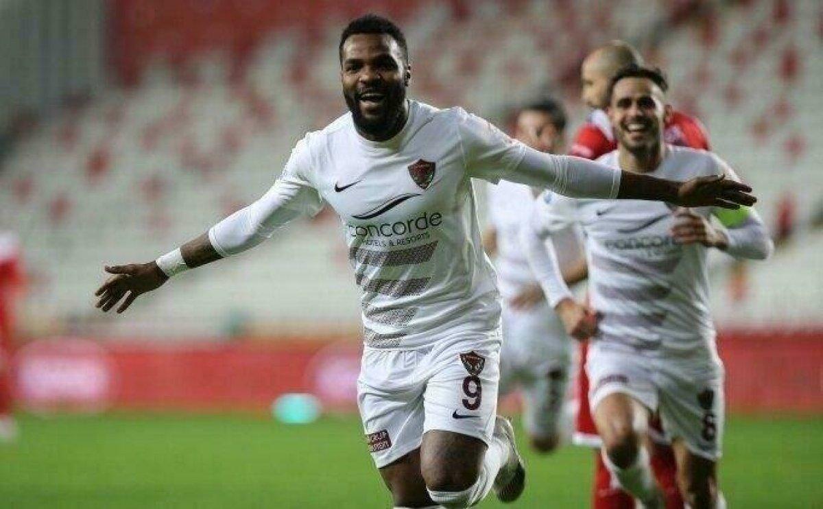 Boupendza: Fenerbahçeli taraftarların ilgisine alıştım