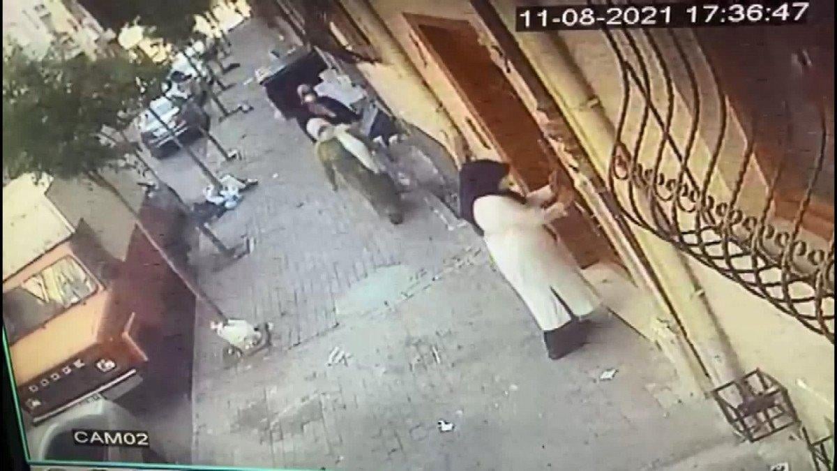 Esenyurt’ta zekat vereceğiz diye kandırdılar, 5 bin lira çaldılar