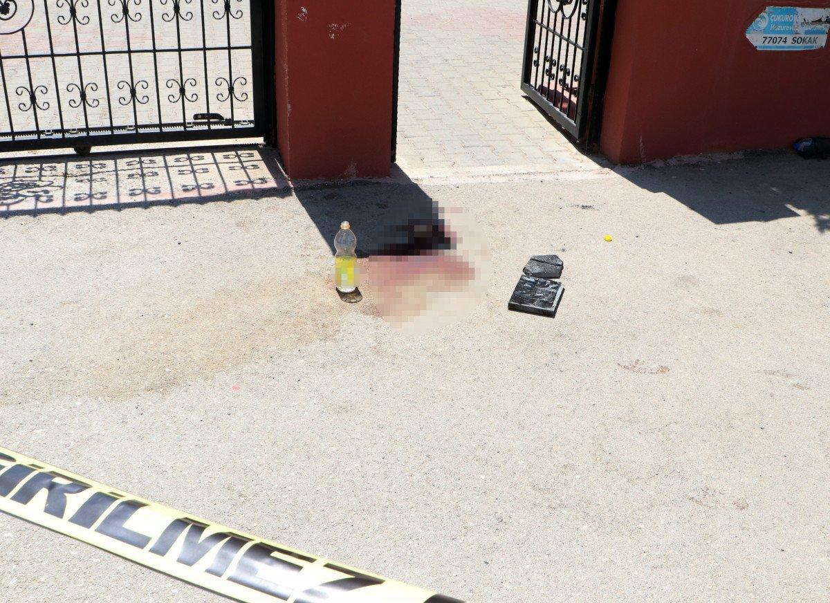 Adana’da Suriye uyruklu koca, evi terk eden eşini darbetti