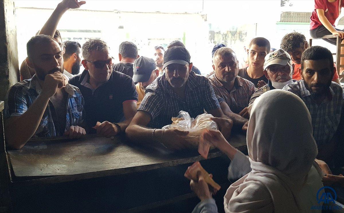 Lübnan'da akaryakıt ve ekmek kuyrukları