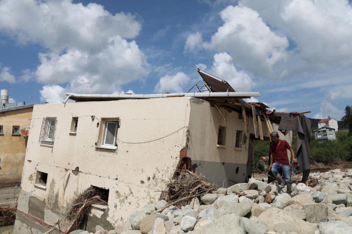 Sinop'ta sel nedeniyle 40 ev yıkıldı