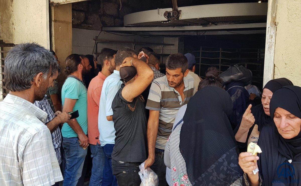 Lübnan'da akaryakıt ve ekmek kuyrukları