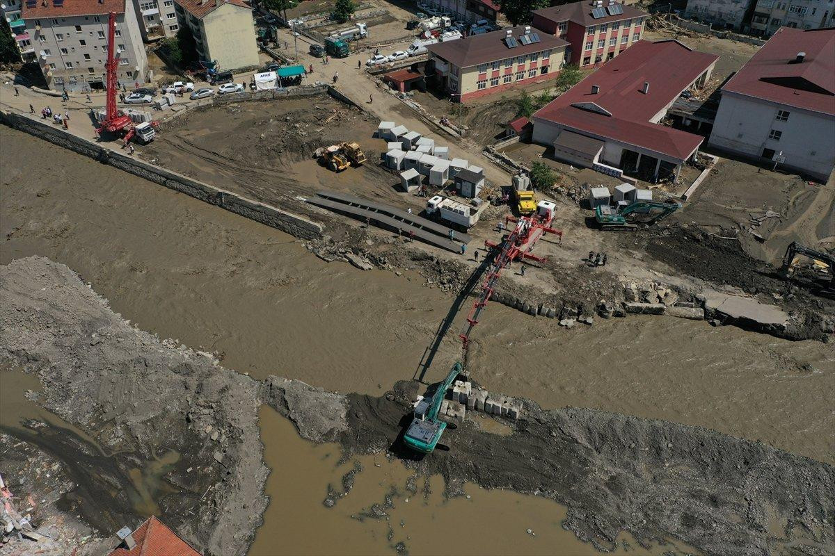 Kastamonu’daki Ezine Çayı üzerine seyyar köprü inşa ediliyor