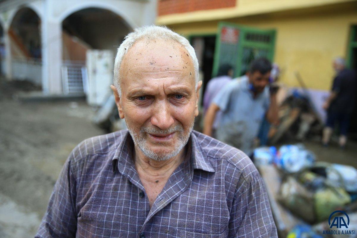 Bartın'da sel felaketinde çatıda eşiyle helalleşti