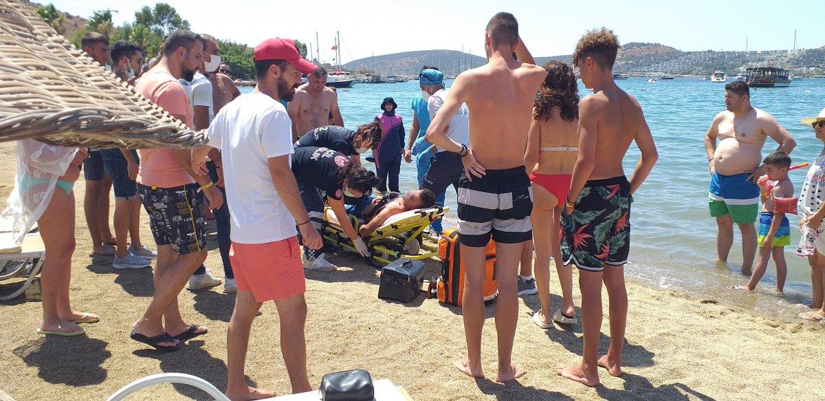 Muğla'da denize giren genç boğulma tehlikesi geçirdi