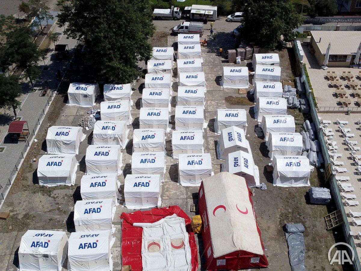 Sel felaketinde evini kaybedenler çadır kentte konaklıyor