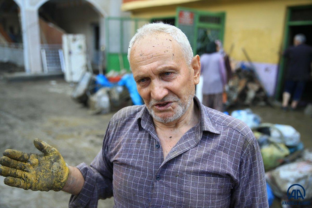 Bartın'da sel felaketinde çatıda eşiyle helalleşti