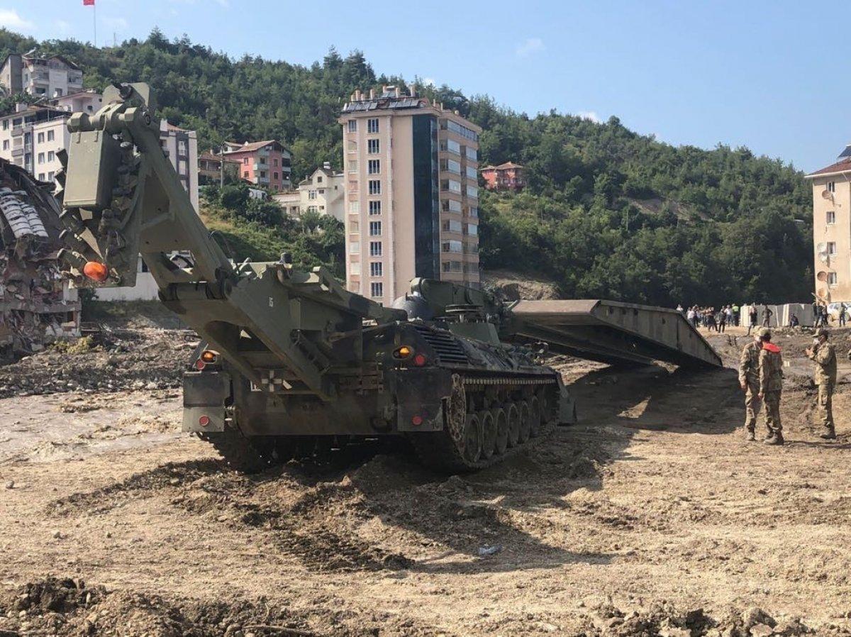 MSB'nin sel bölgesine gönderdiği yatay kaydırmalı köprü tankı kuruldu