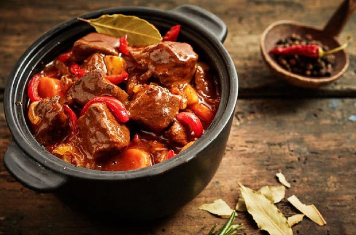 MasterChef menüsünden: Bol etli Macar lezzeti gulaş tarifi