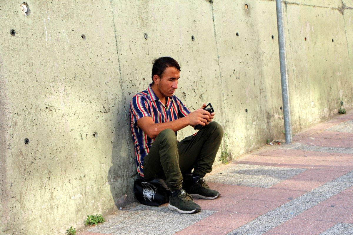 Kağıthane'de göçmenlerin iş bekleyişi