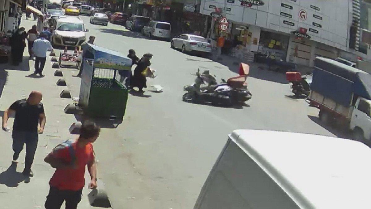 Sultangazi’de moto kuryeler kafa kafaya çarpıştı