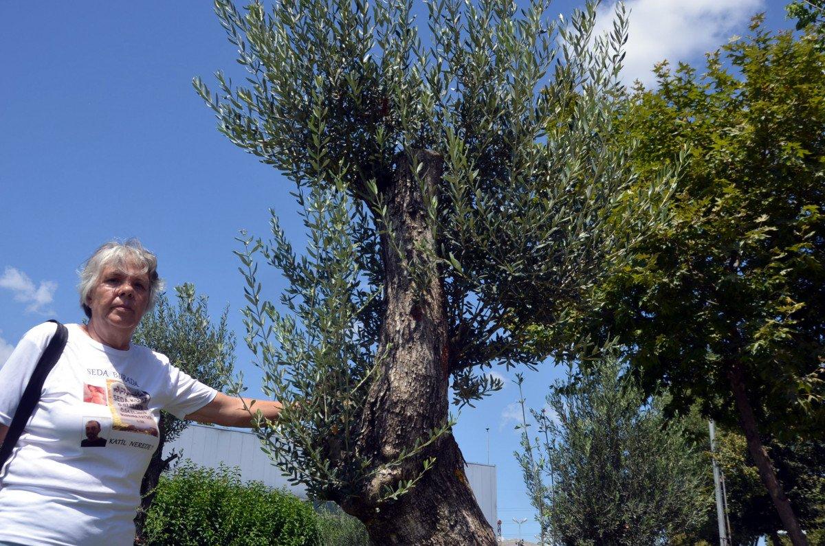 Avcılar’da, öldürülen kadınların isimlerini taşıyan demir tabelaları çaldılar