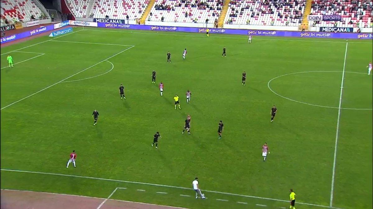 Sivassporlu Felix, İlhan Palut'u takım arkadaşı sandı