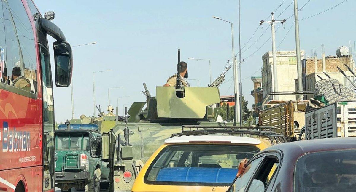 Afganistan’dan kaçan 143 asker, Tacikistan’a giriş yaptı