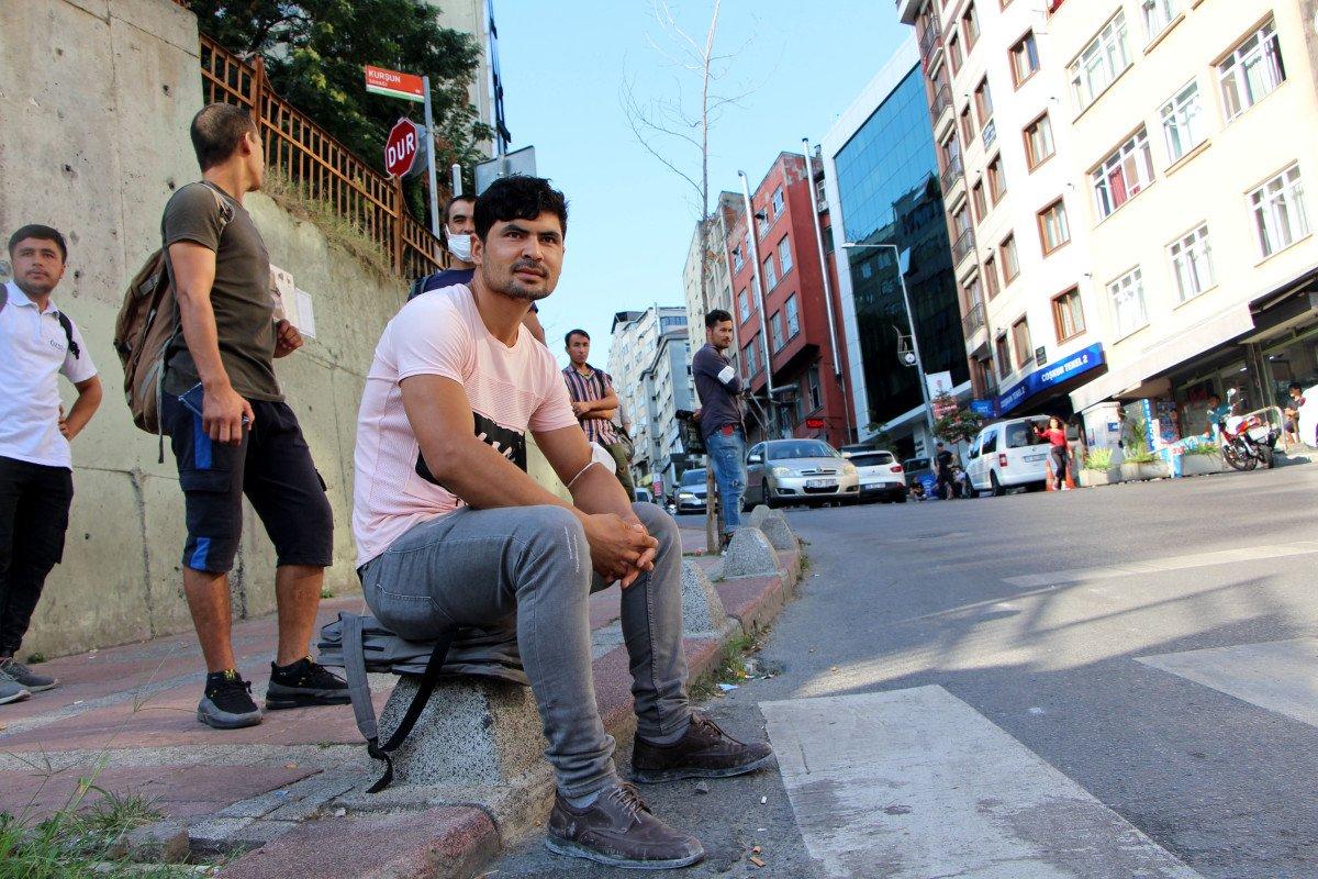 Kağıthane'de göçmenlerin iş bekleyişi