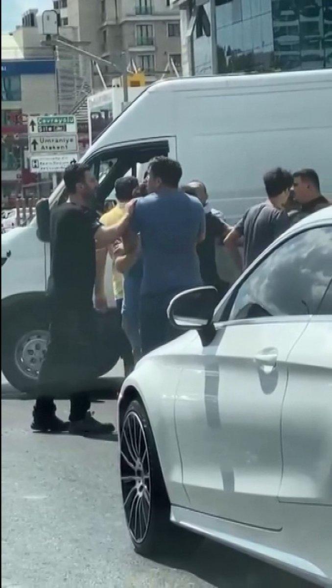 Ümraniye'de sopalı yol verme kavgası