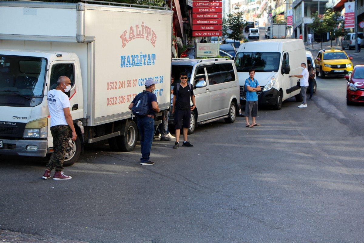 Kağıthane'de göçmenlerin iş bekleyişi