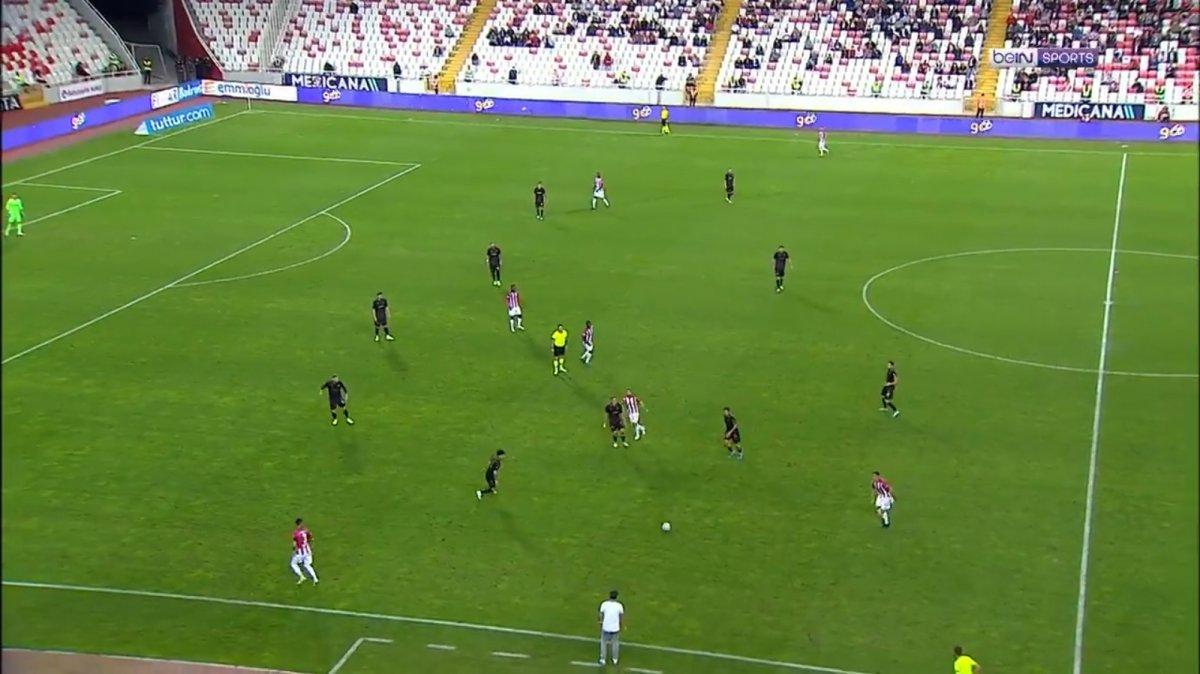 Sivassporlu Felix, İlhan Palut'u takım arkadaşı sandı