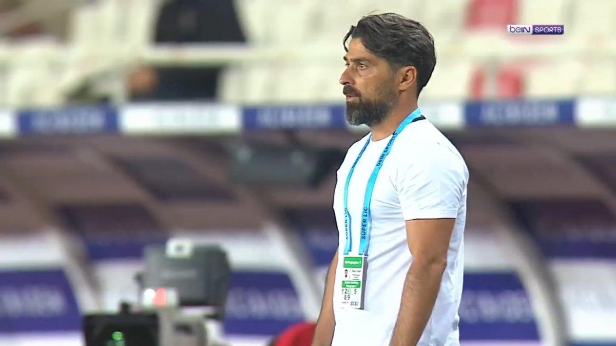 Sivassporlu Felix, İlhan Palut'u takım arkadaşı sandı