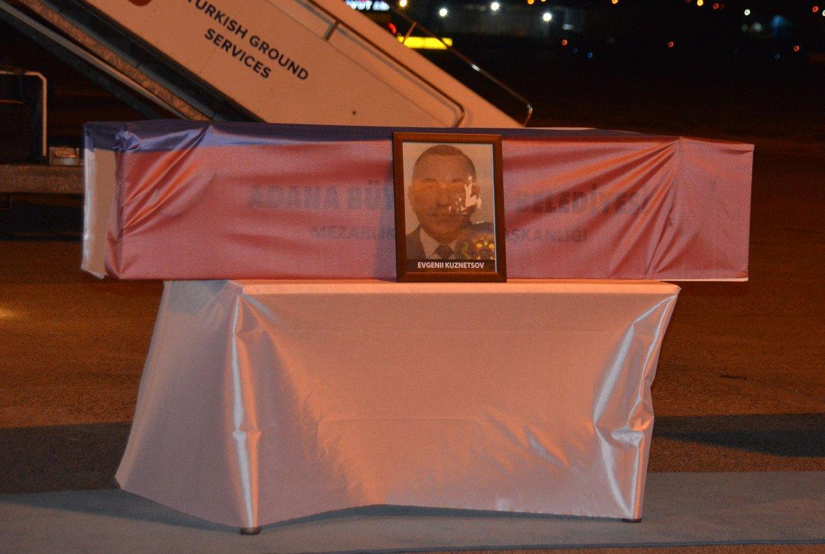 Rus mürettebatın cenazeleri, törenle ülkelerine gönderildi