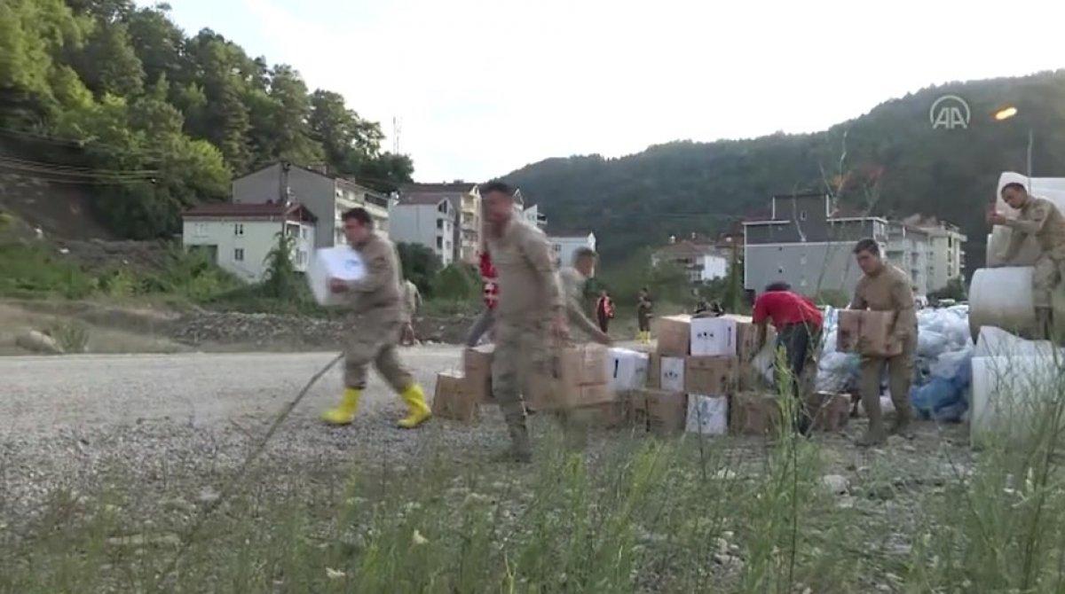 Sinop'ta köylere helikopterle erzak taşınıyor