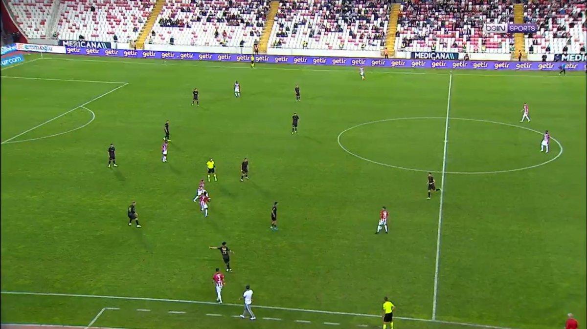 Sivassporlu Felix, İlhan Palut'u takım arkadaşı sandı