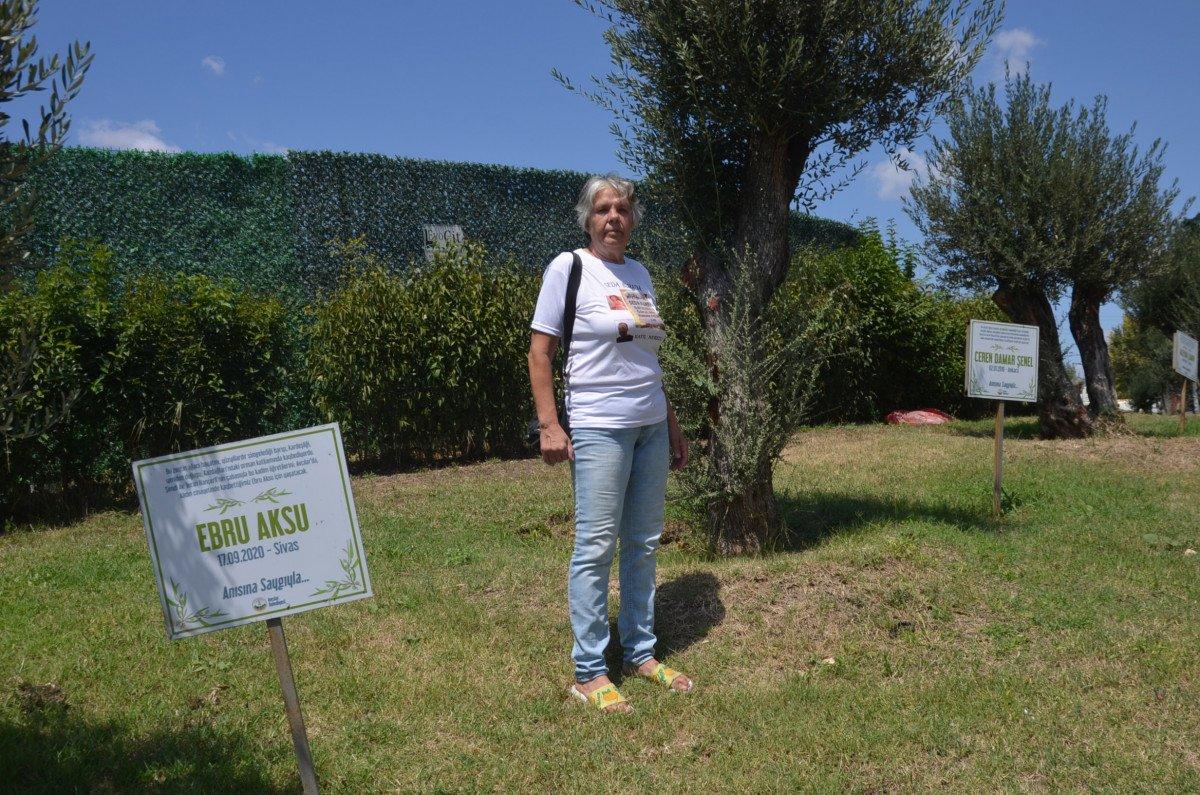 Avcılar’da, öldürülen kadınların isimlerini taşıyan demir tabelaları çaldılar